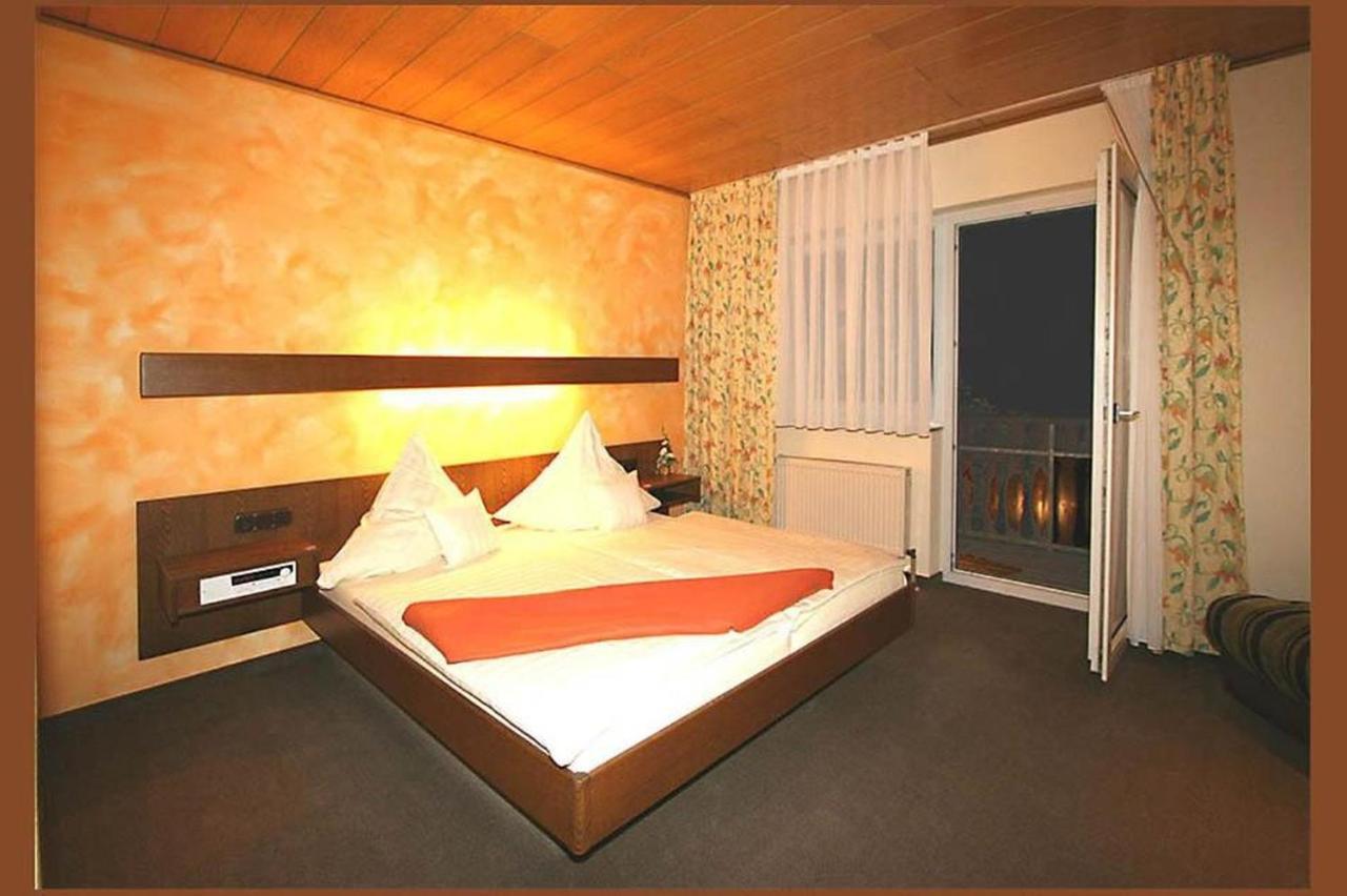 Hotel Zur Krone Ronneburg  エクステリア 写真