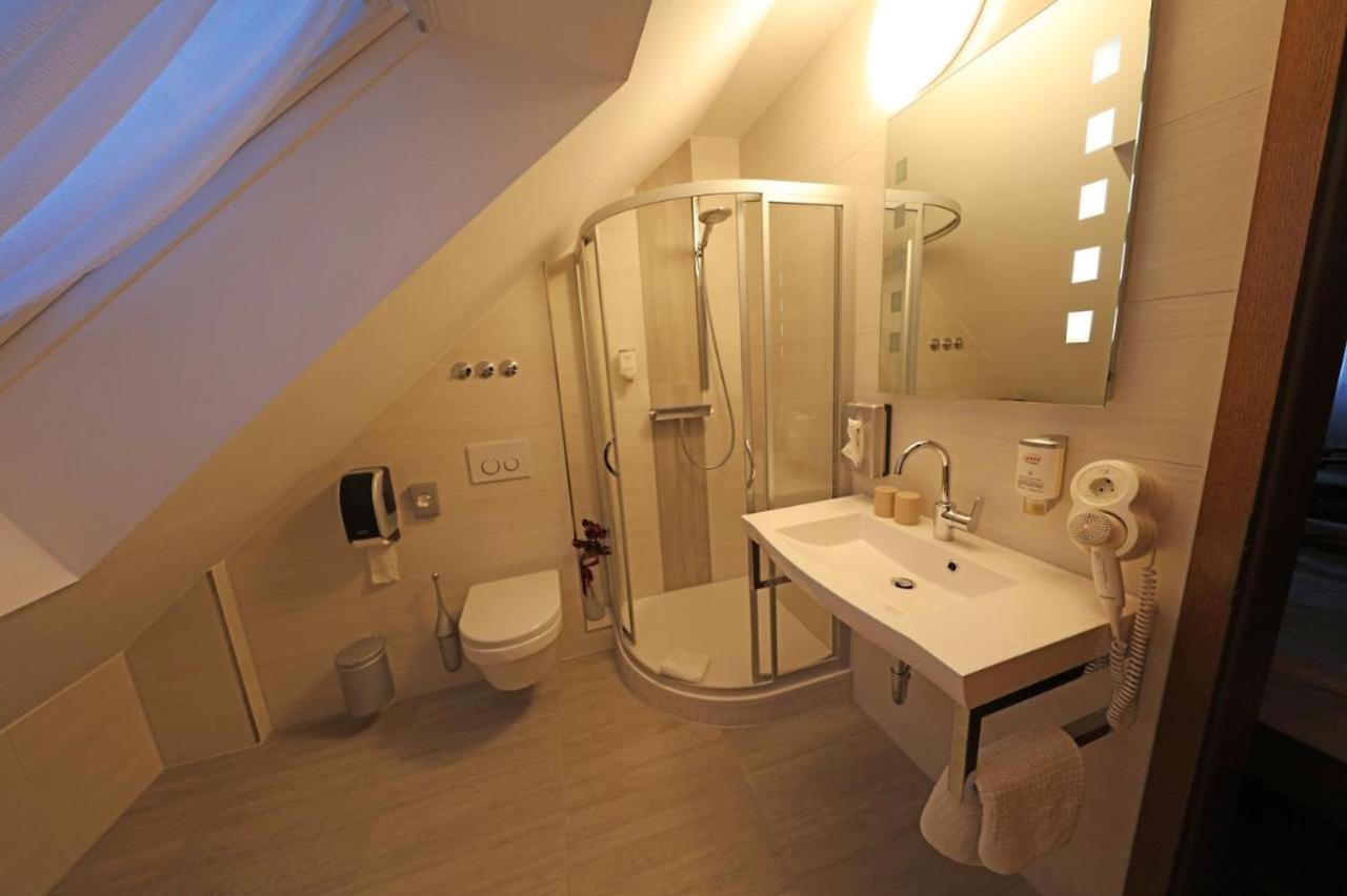 Hotel Zur Krone Ronneburg  エクステリア 写真