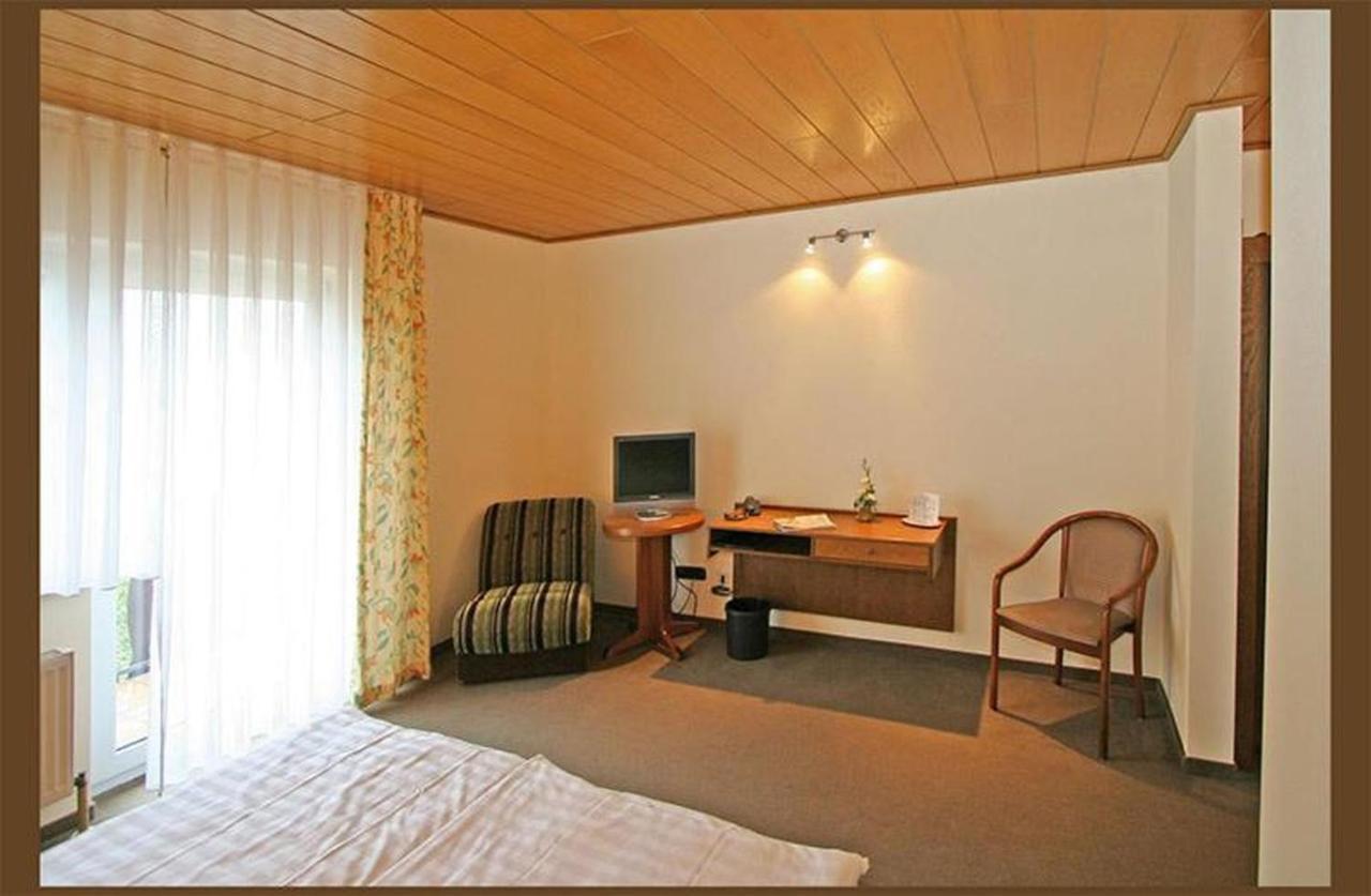 Hotel Zur Krone Ronneburg  エクステリア 写真