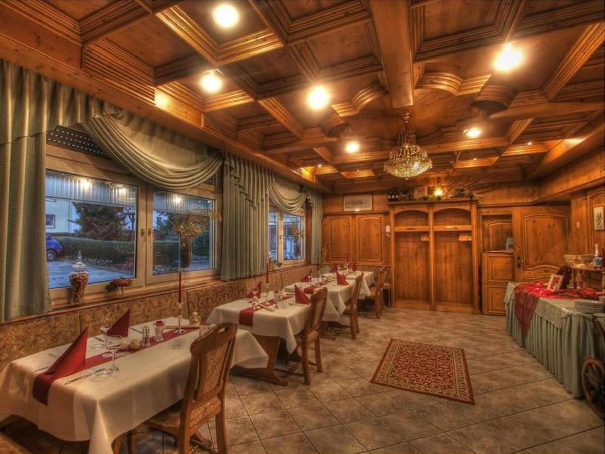 Hotel Zur Krone Ronneburg  エクステリア 写真