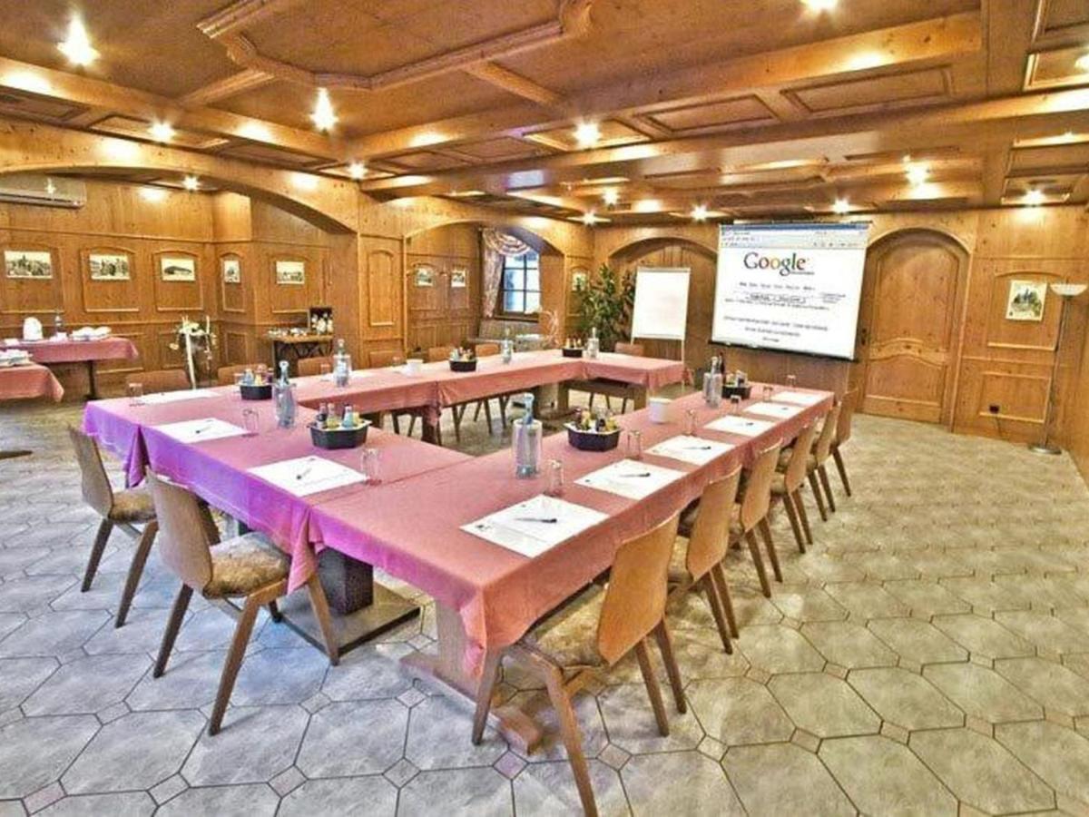Hotel Zur Krone Ronneburg  エクステリア 写真