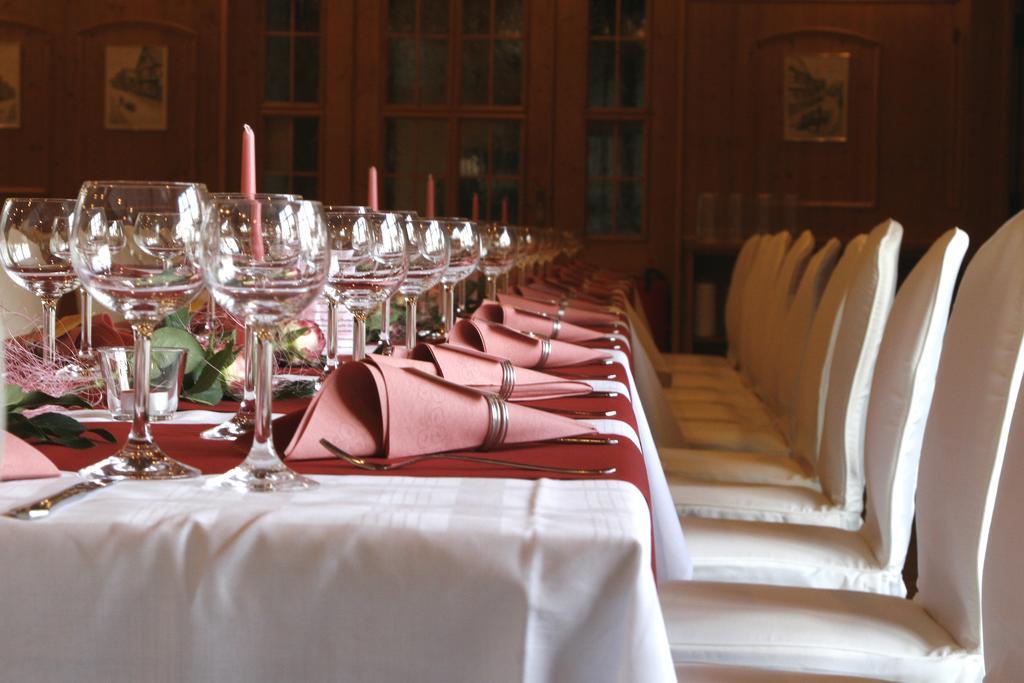 Hotel Zur Krone Ronneburg  エクステリア 写真