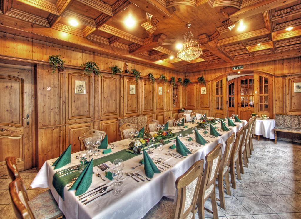 Hotel Zur Krone Ronneburg  エクステリア 写真