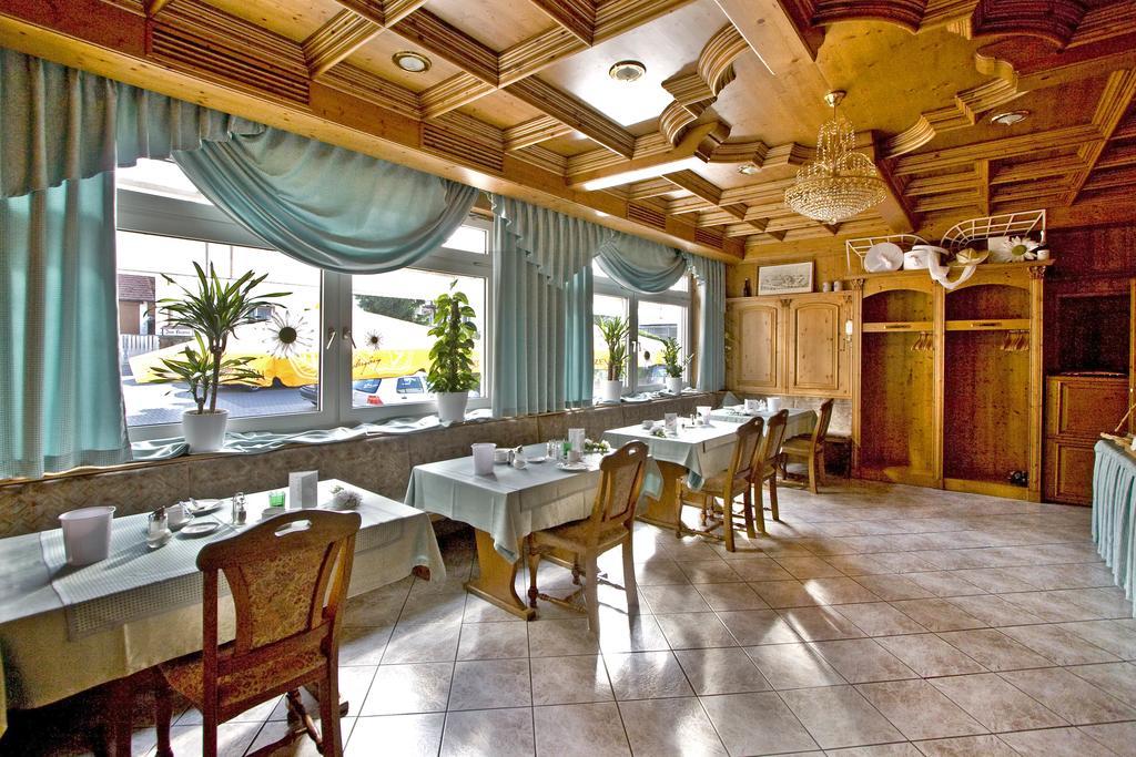 Hotel Zur Krone Ronneburg  エクステリア 写真